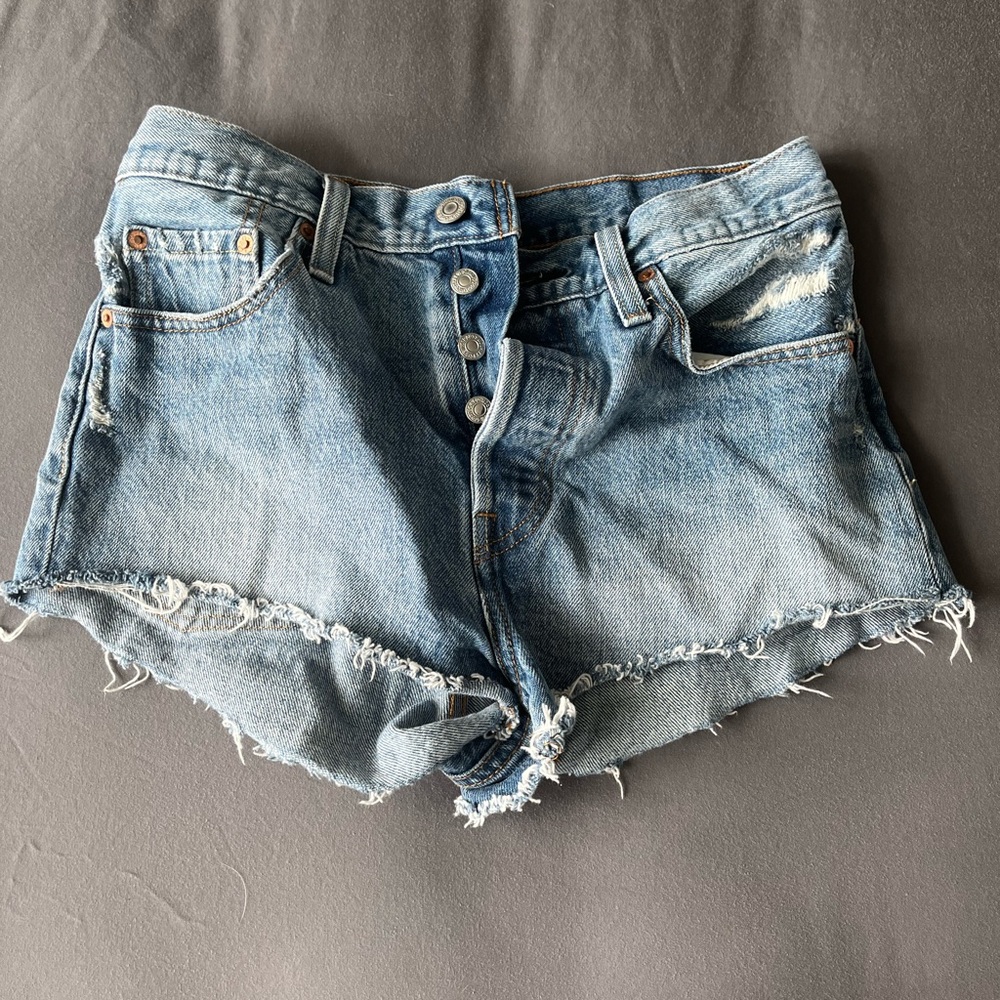 Levis 501 Tine Shorts Size W25, worn once.